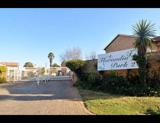 2 BEDROOM APARTMENT FOR SALE IN FLORIDA LAKE